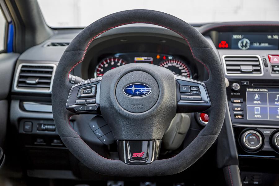 Детали интерьера Subaru WRX STI Final Edition 2019 года  (ES) (фото 39 из 40)